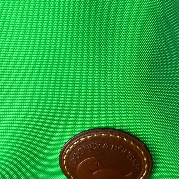 Dooney & Bourke Bright Green Classic Style Crossbody Bag with Leather Detailing - Picture 12 of 15